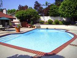 piscina jardin comunidad
